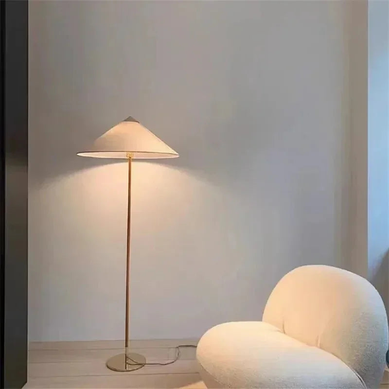 Akira Lampadaire Rotin
