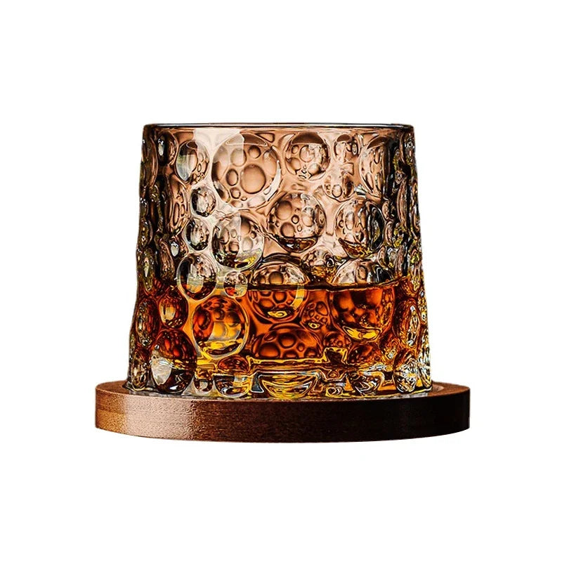 Verre à whisky en cristal taillé avec socle en bois