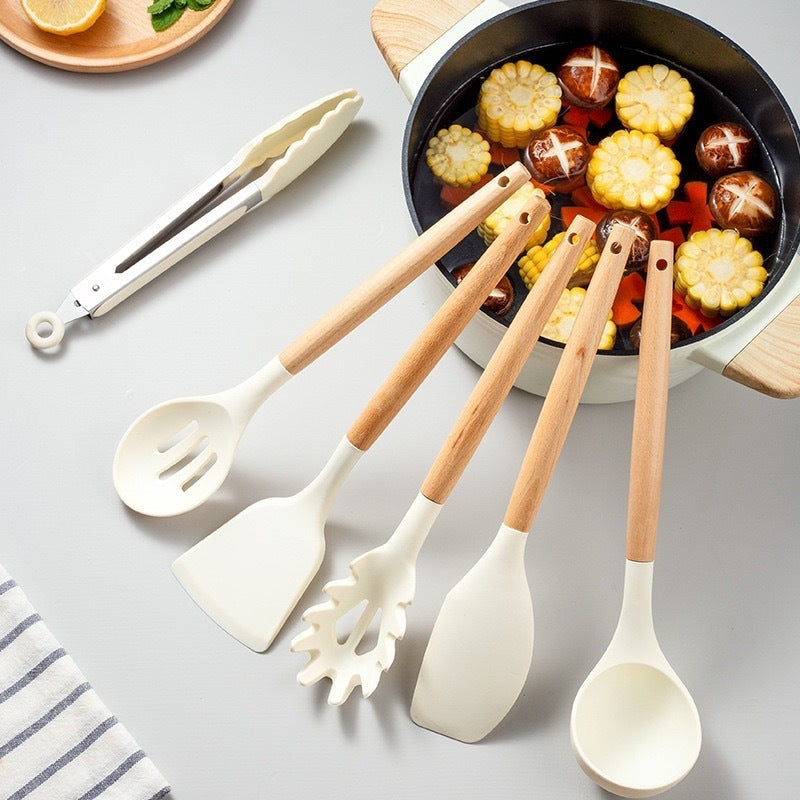 Set de 12 ustensiles en silicone, manches en bois