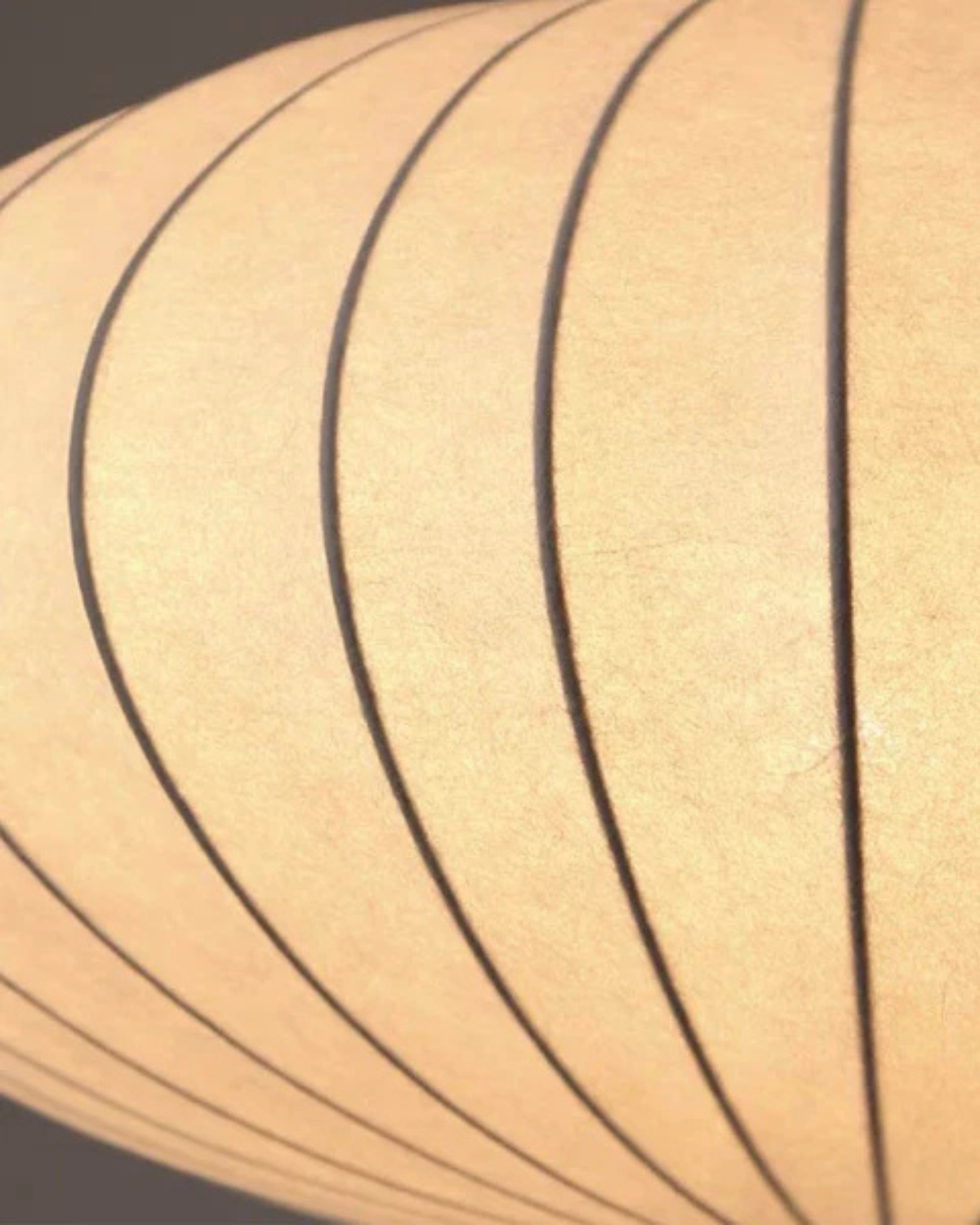 Suspension ronde à abat-jour nervuré en soie