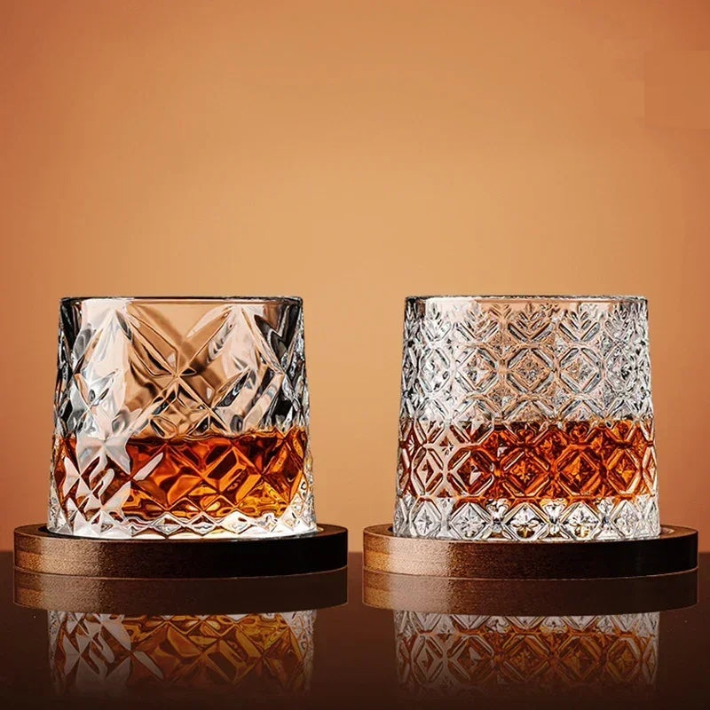 Verre à whisky en cristal taillé avec socle en bois
