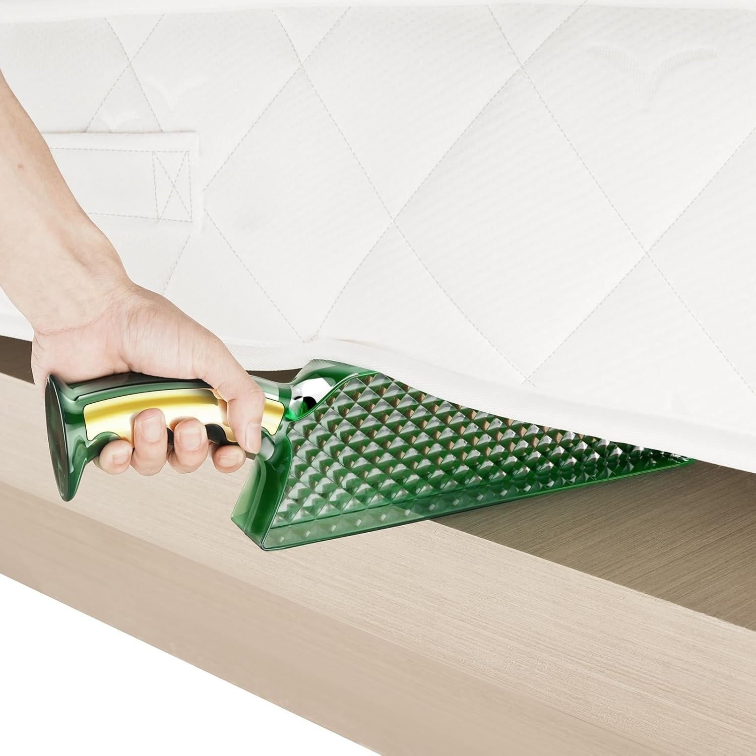 Leve-matelas ergonomique pour faire le lit