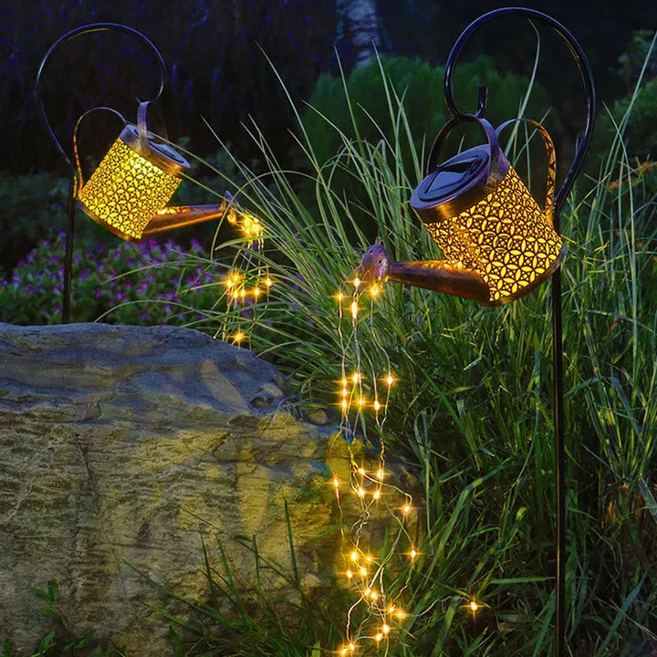 Éclairage Solaire Extérieur en Métal Élégant | Arrosoir Chic pour Sublimer Votre Jardin 7