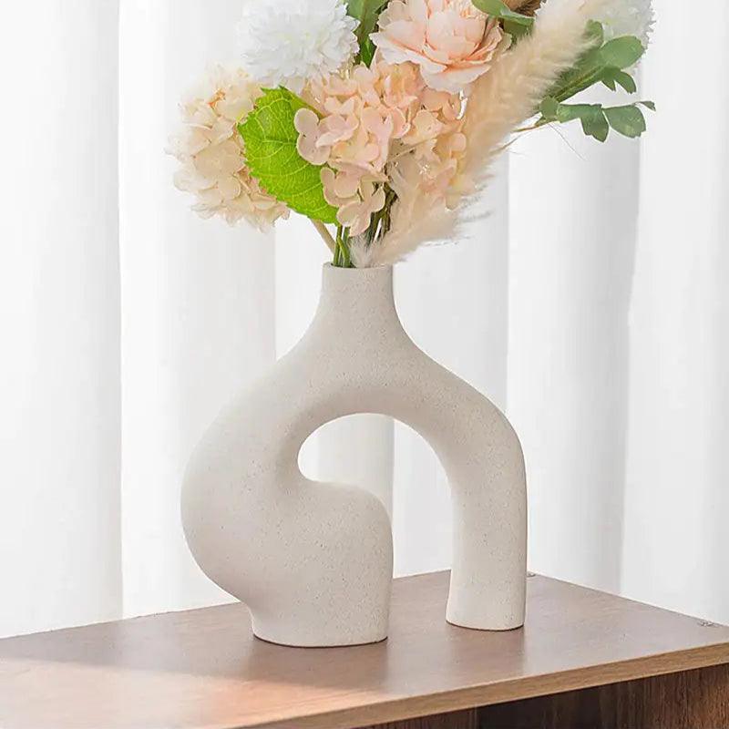 Vase Arche Abstraite – Céramique Creuse Sculpturale