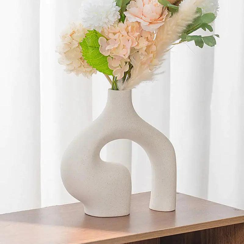 Vase Arche Abstraite – Céramique Creuse Sculpturale