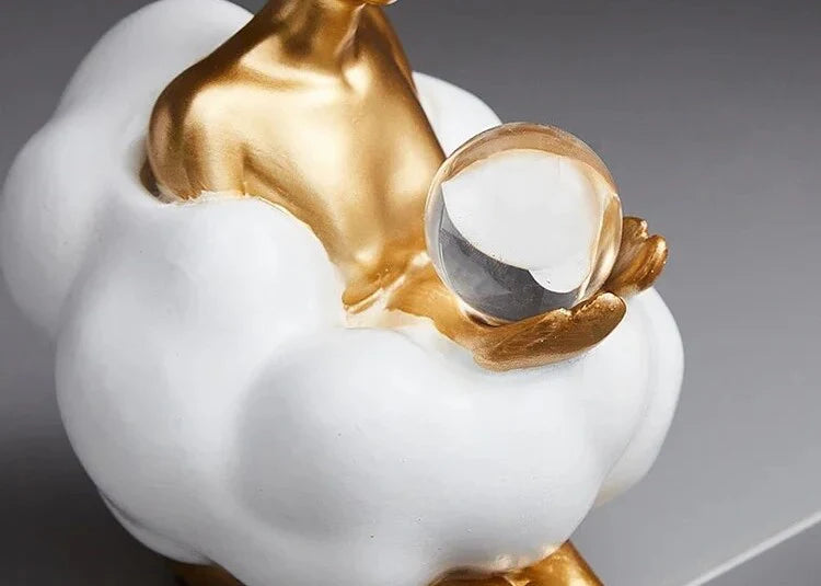 Sculpture Femme Dorée sur Nuage – Décor Étagère