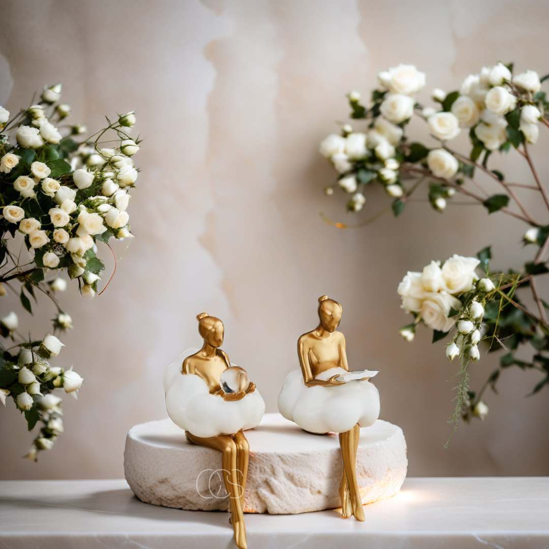 Sculpture Femme Dorée sur Nuage – Décor Étagère