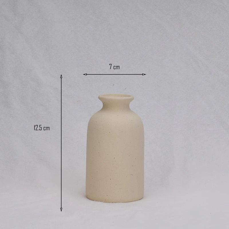 Vase Conique Moderne en Argile Mouchetée