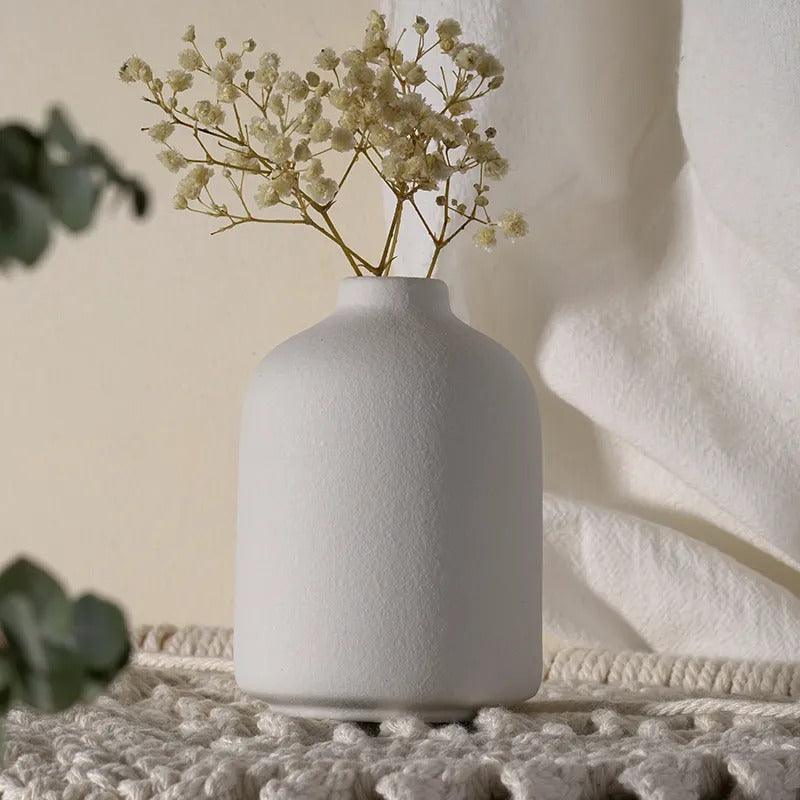Vase Conique Moderne en Argile Mouchetée