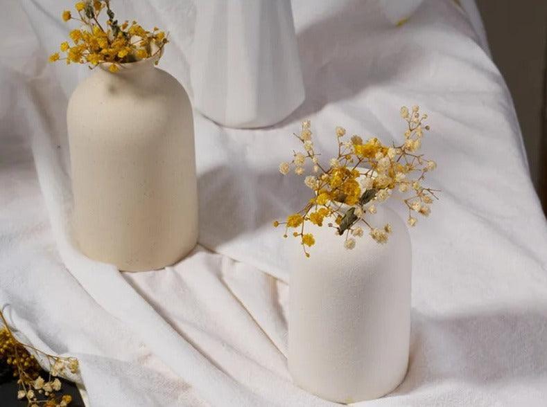 Vase Conique Moderne en Argile Mouchetée