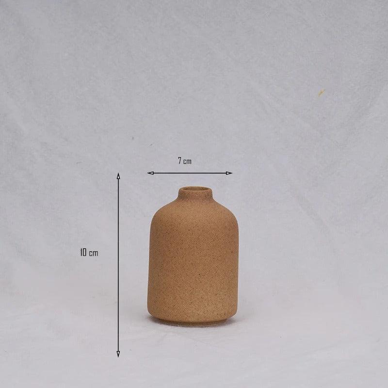 Vase Conique Moderne en Argile Mouchetée