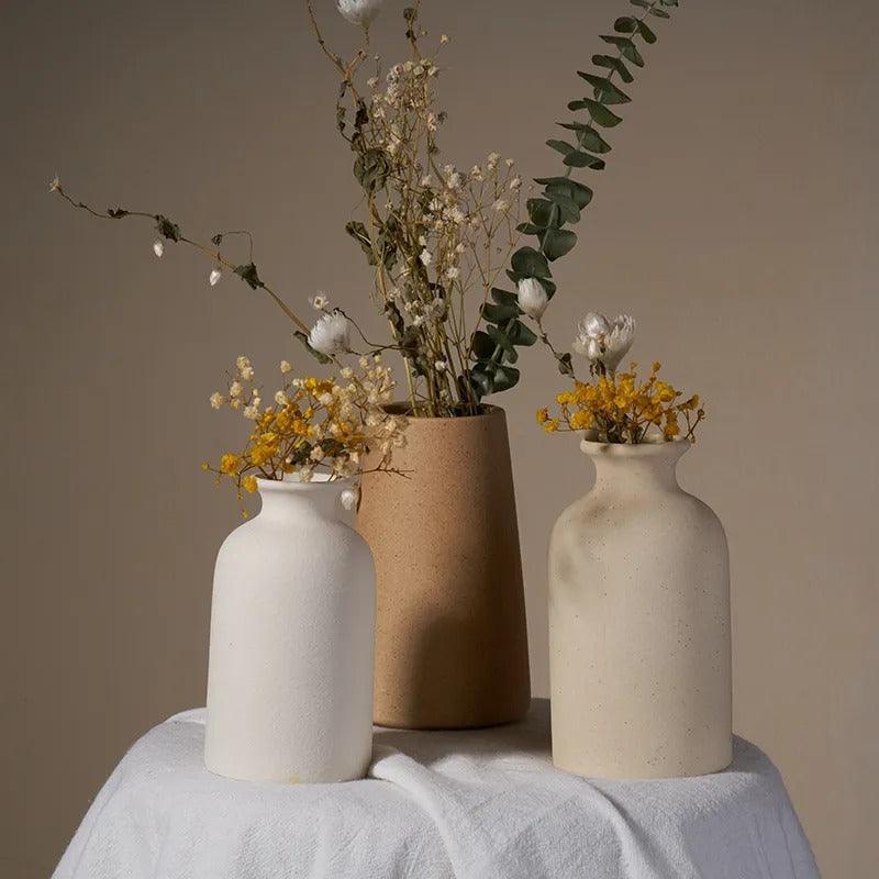 Vase Conique Moderne en Argile Mouchetée