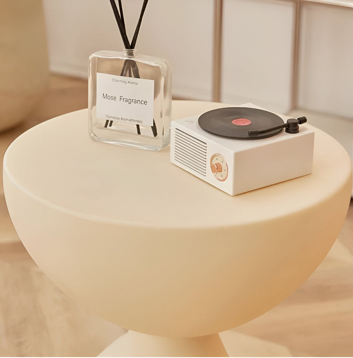 Table Basse Ronde en Plastique au Design Intemporel