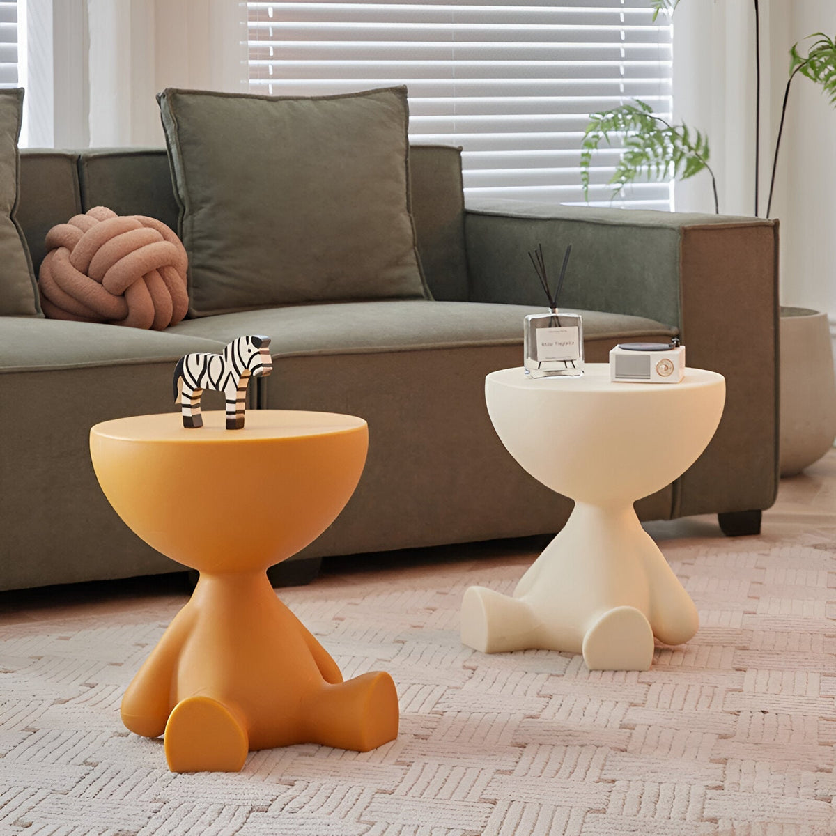 Table Basse Ronde en Plastique au Design Intemporel