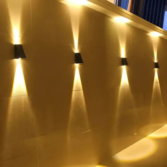 Lampe Solaire Extérieur Élégante en Design Moderne | Éclairage Écologique et Durable pour un Jardin Raffiné 2