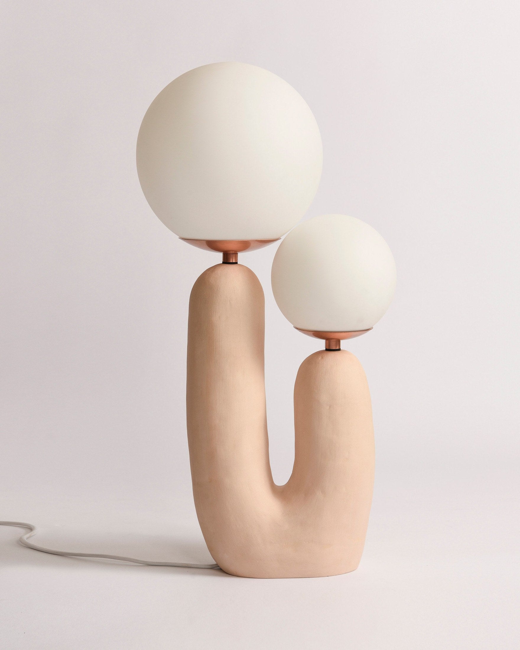 Lampe de Table : Élégance Naturelle en Lumière – Design Contemporain 2