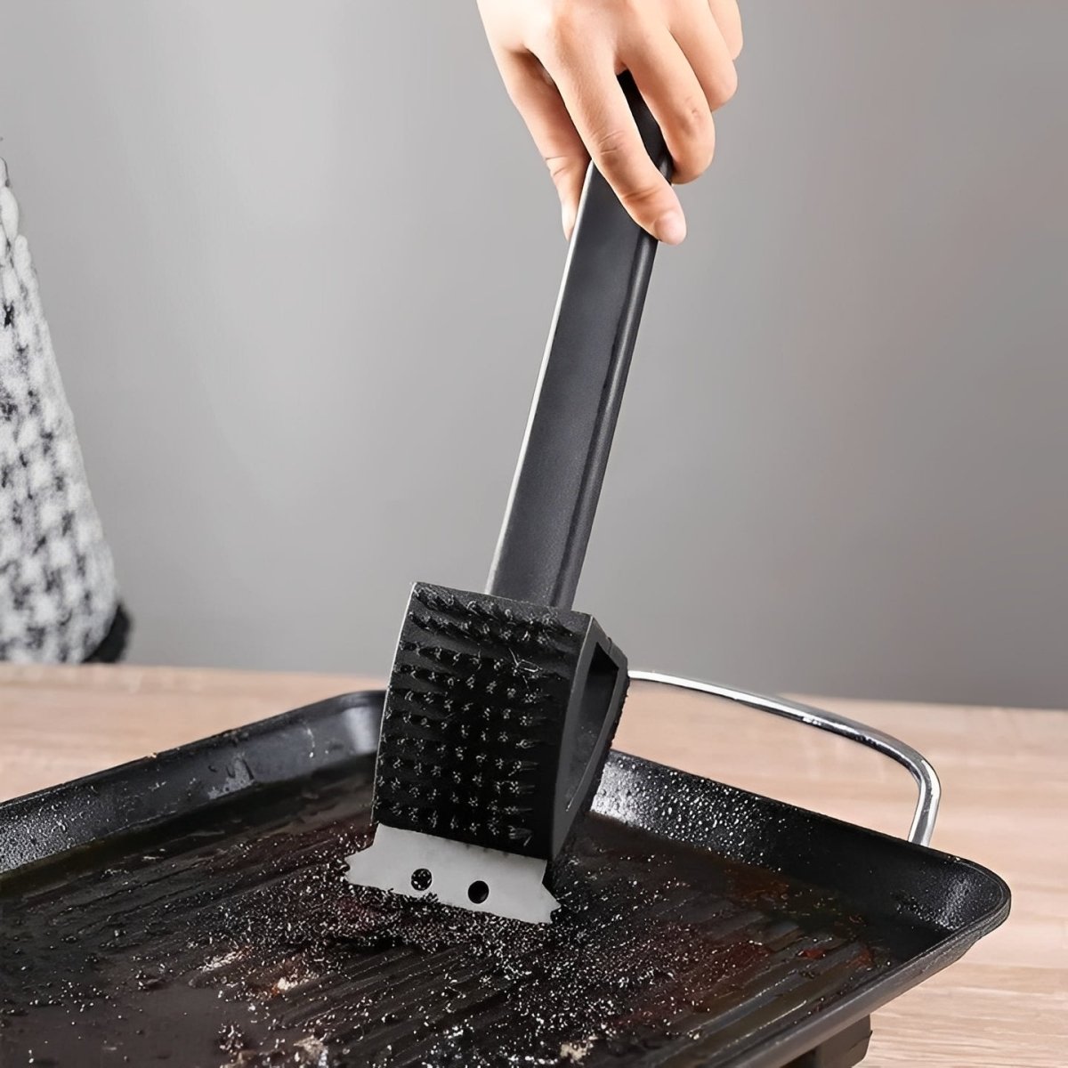 Nettoyant de Gril Élégant avec Grattoir Intégré | Entretien Luxueux pour des Surfaces Impeccables 3