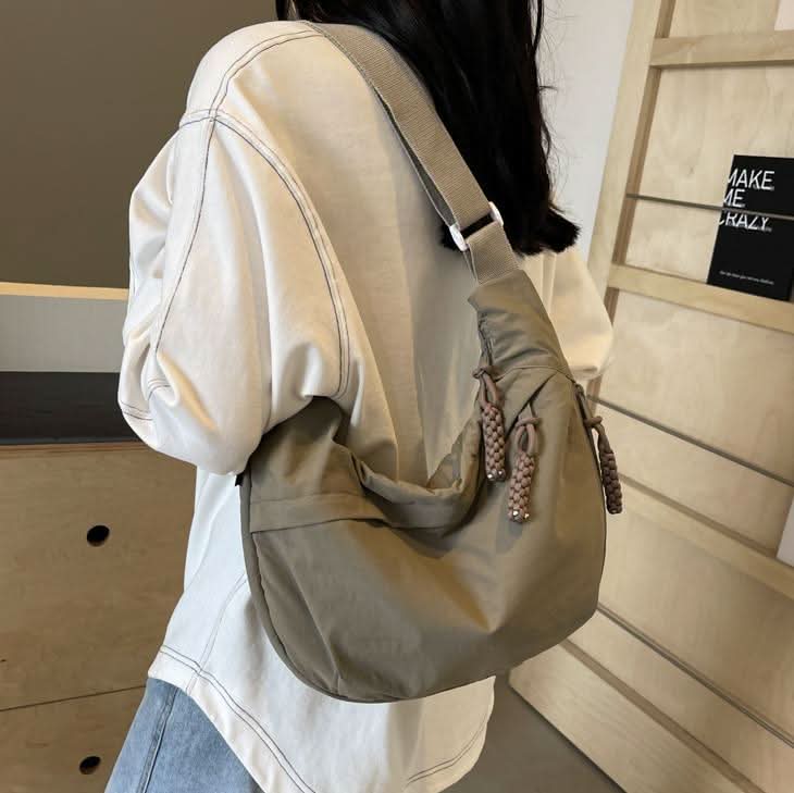 Sac bandoulière en nylon léger pour le quotidien