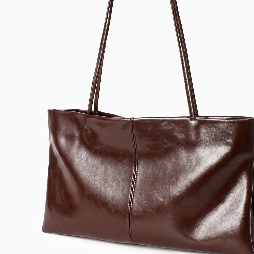 Sac porté épaule en cuir lisse brillant, forme allongée