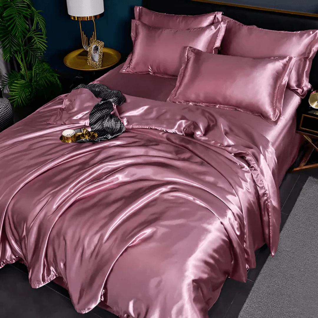Parure de lit satinée effet soie, 4 pièces