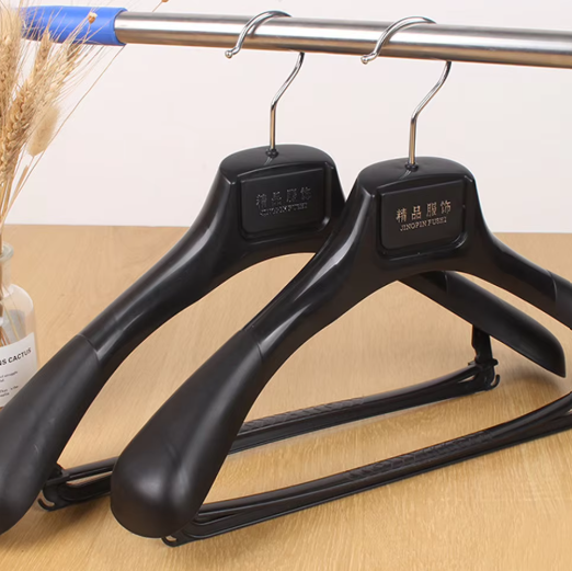 Wide Shoulder Plastic Clothes Hangers, Set of 5