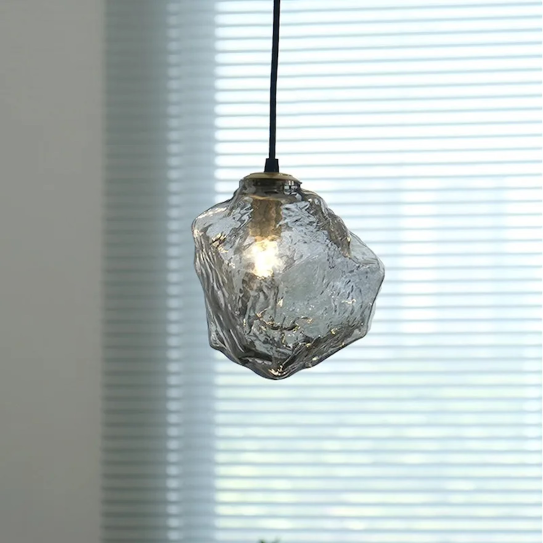 Suspension Élégante en Verre – Lumière Givrée et Moderne 6