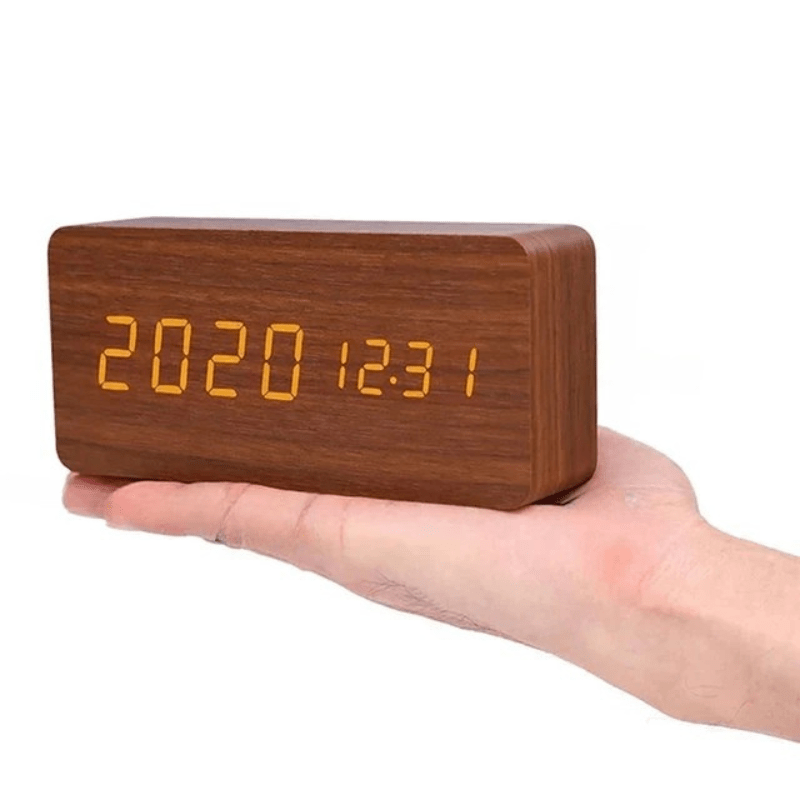 Horloge LED effet bois à commande sonore