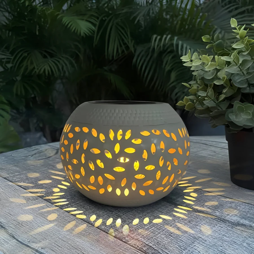 LumoPattern - Lampe de Jardin Solaire Ajourée