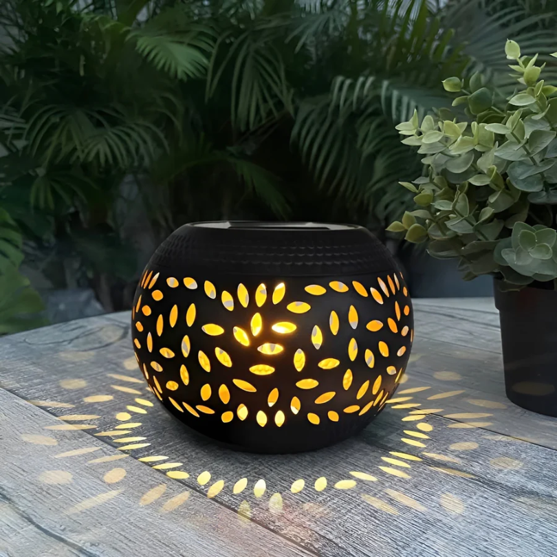 LumoPattern - Lampe de Jardin Solaire Ajourée