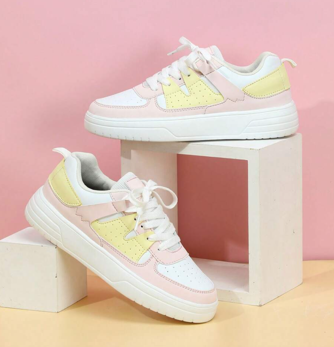 Women's Chic Slip On Sneakers - Stylish and Comfortable Footwear for Everyday Elegance