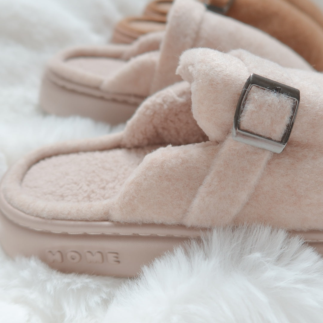 Women's Fuzzy Platform Slippers - Cozy Slip-On Footwear for Indoor and Outdoor Comfort