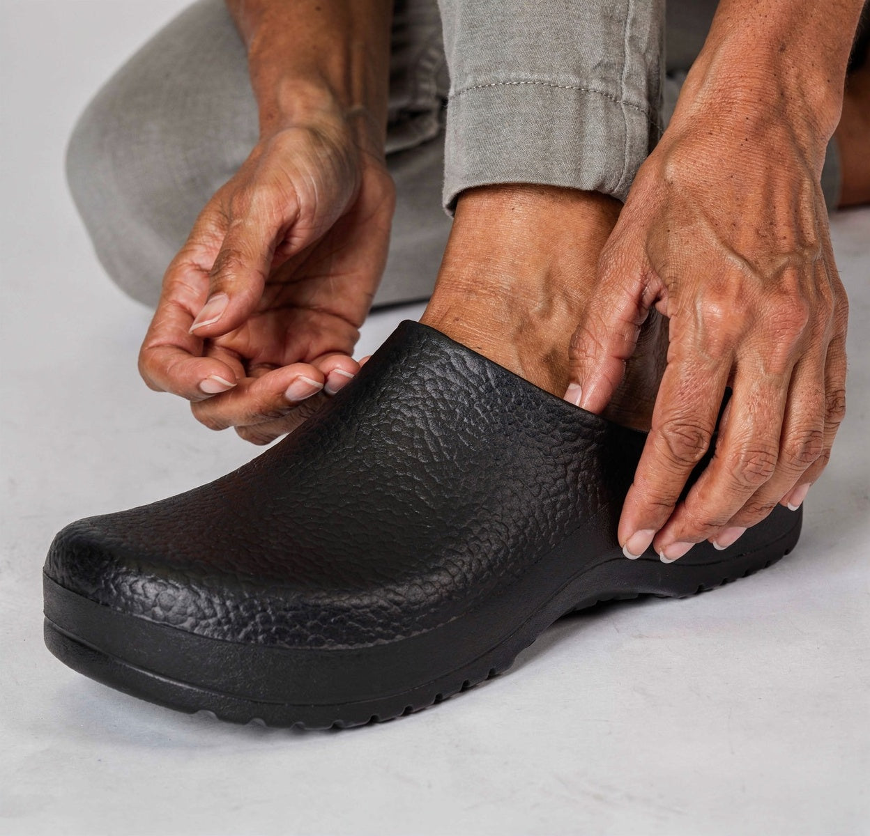 Women's Lightweight Comfort Clog Mules - Supportive Non-Slip Foam Footwear for Everyday Use