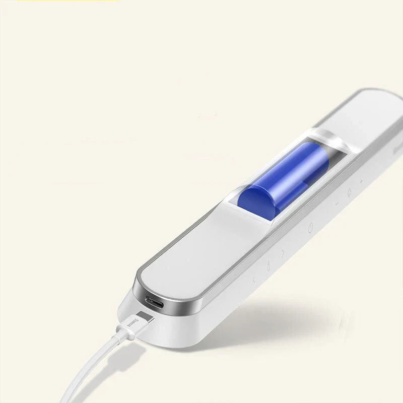 Détail de la batterie intégrée et du port de charge USB-C de la lampe sans fil Intuitive.