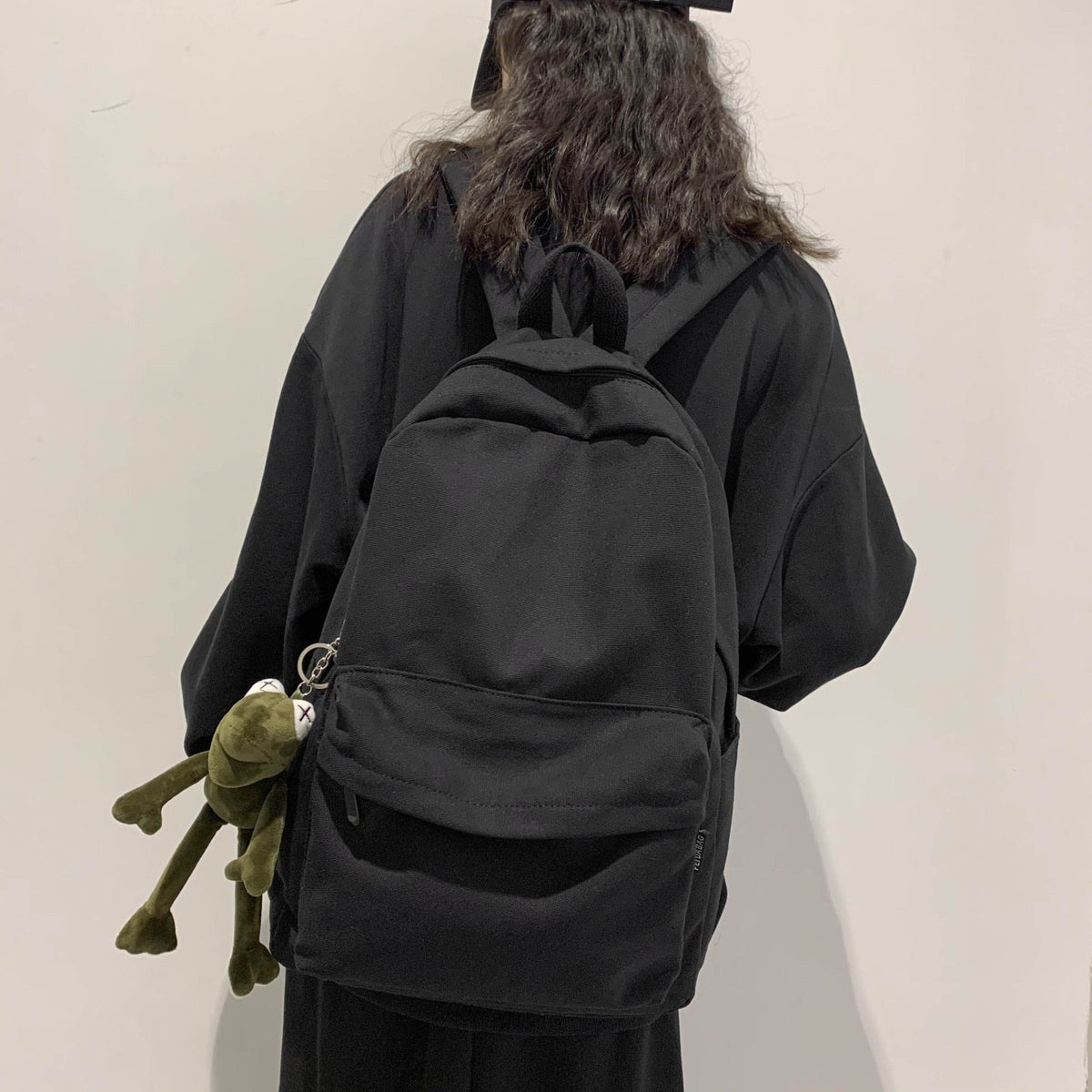 Sac à Dos Noir Minimaliste à Poche Zippée