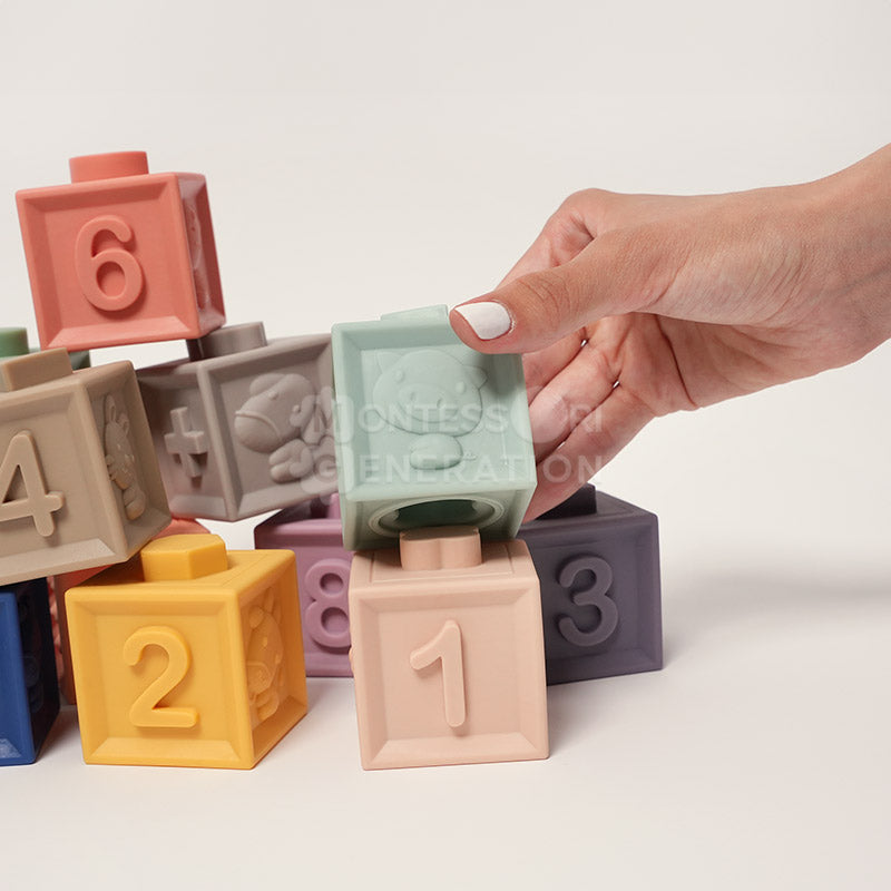 12 cubes souples en silicone qui couinent