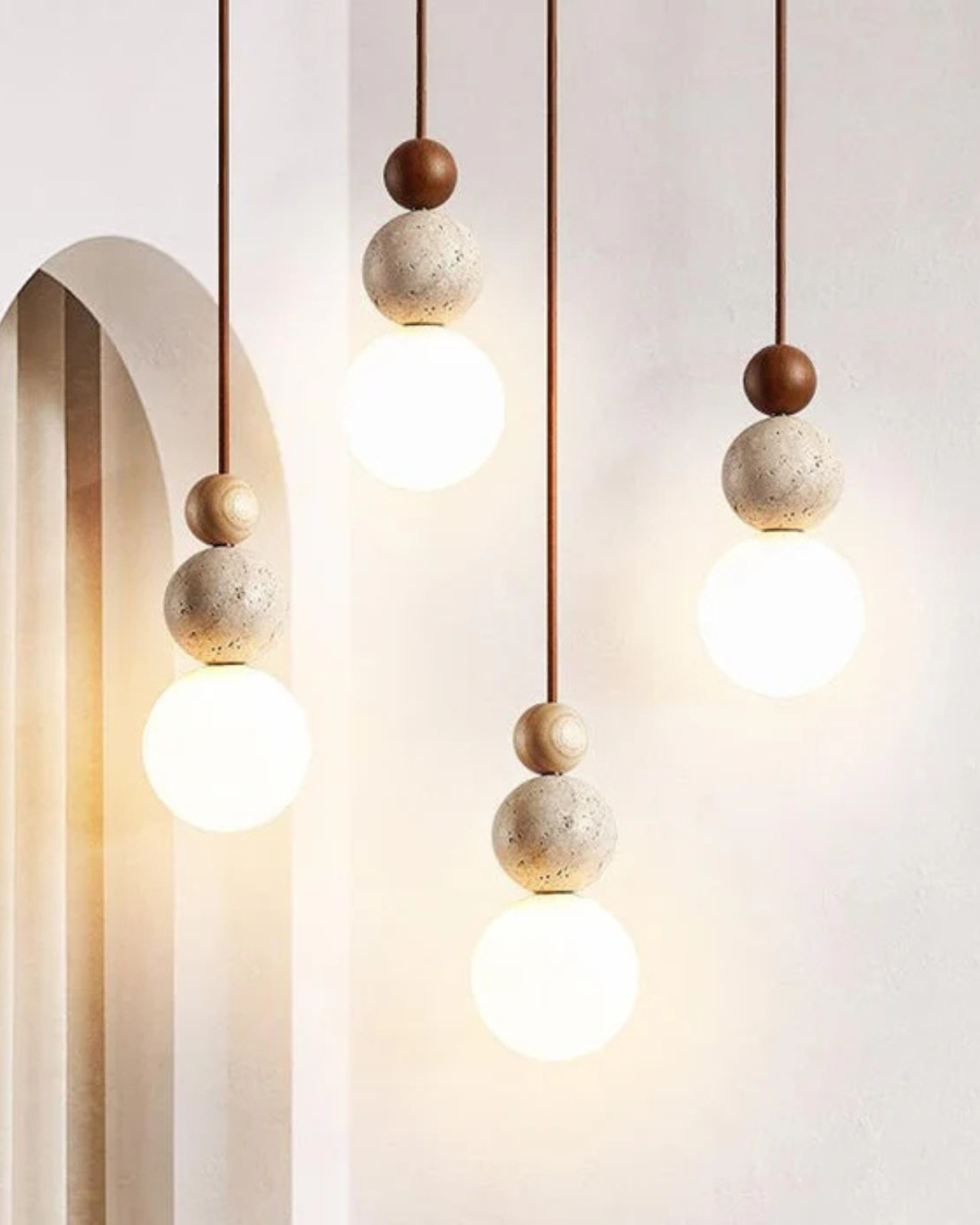 Suspension bois, pierre texturée et sphère de verre