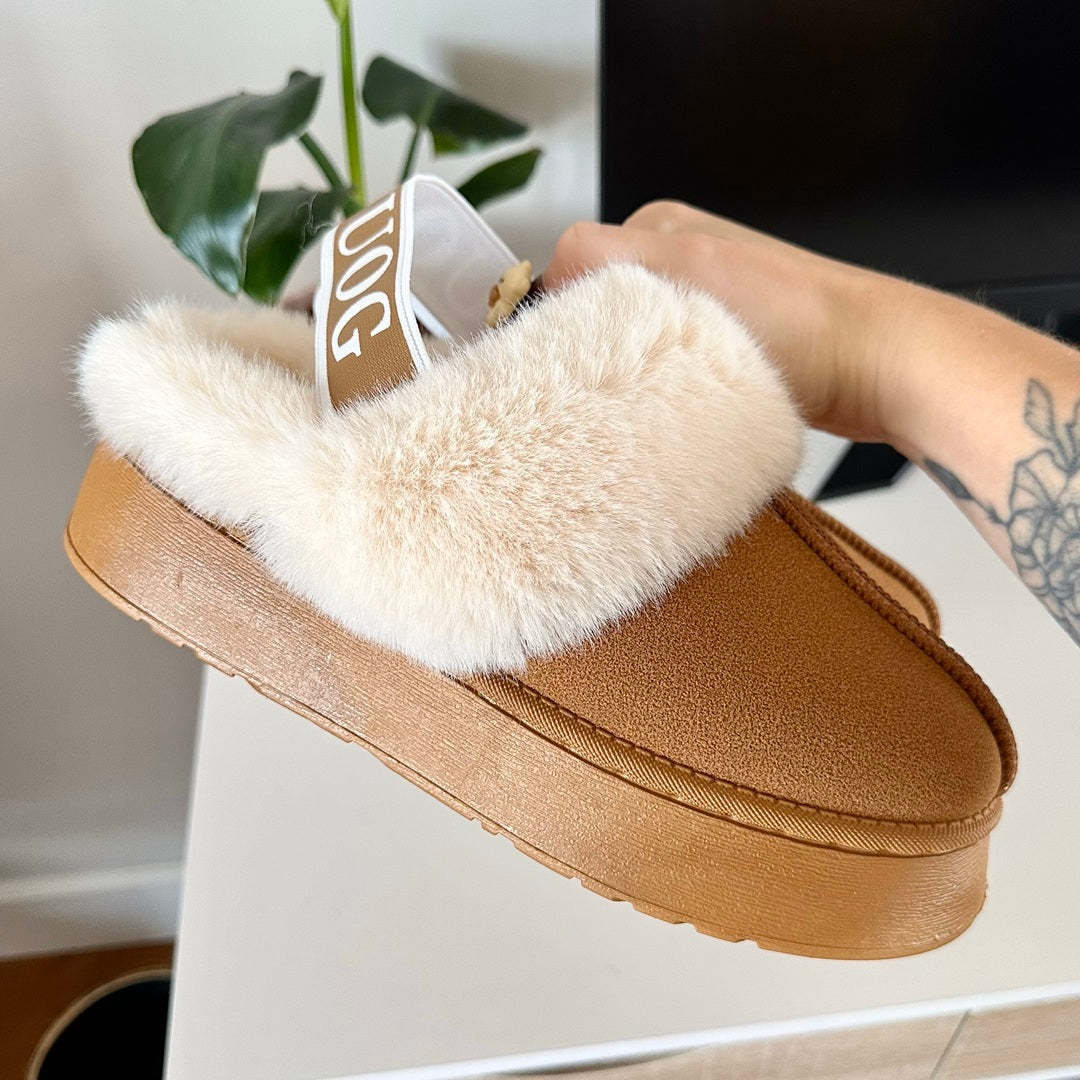 Cozy Plush Fur-Lined Slippers - Comfortable Slip-On Footwear for Autumn and Winter