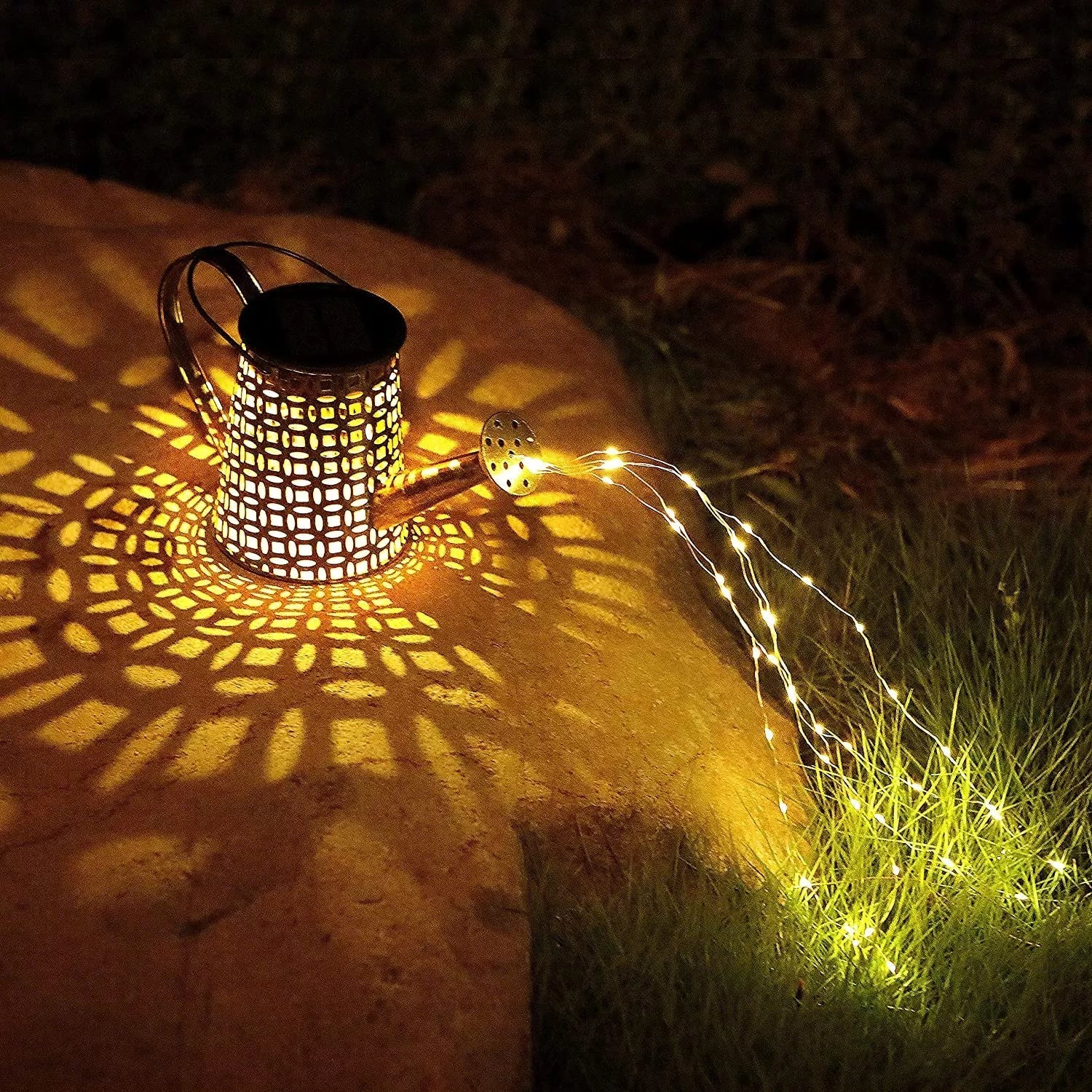 Éclairage Solaire Extérieur en Métal Élégant | Arrosoir Chic pour Sublimer Votre Jardin 0
