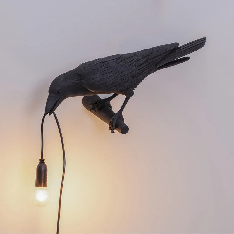 Lampe de table sculpture corbeau en résine