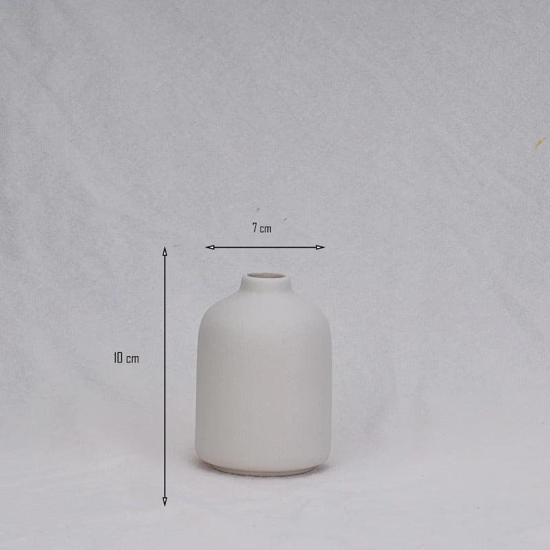 Vase Conique Moderne en Argile Mouchetée