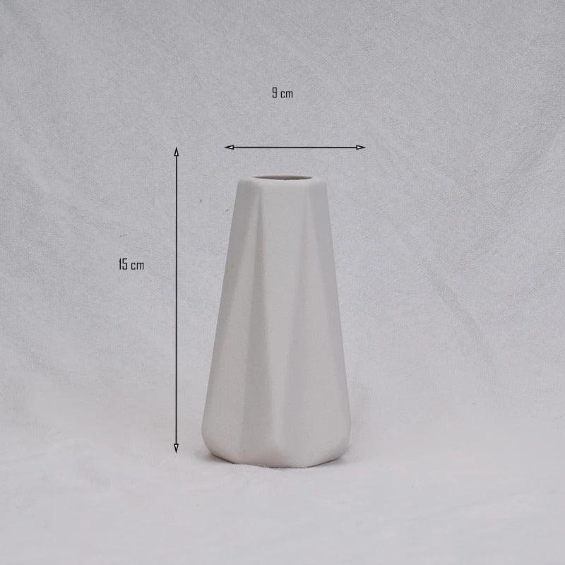 Vase Conique Moderne en Argile Mouchetée