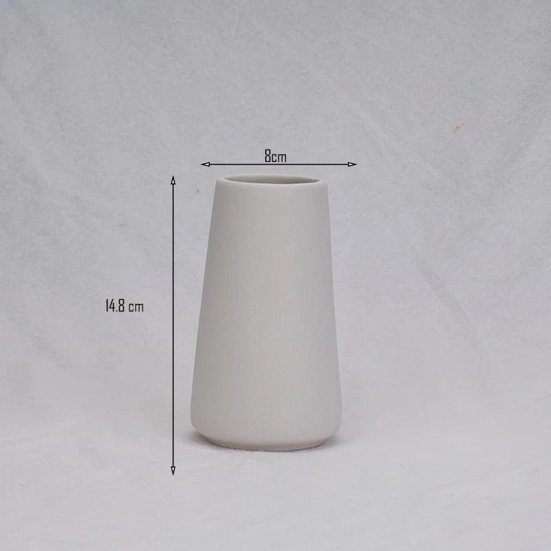 Vase Conique Moderne en Argile Mouchetée