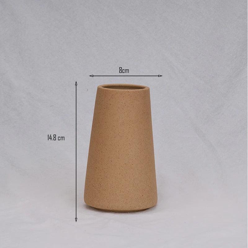 Vase Conique Moderne en Argile Mouchetée