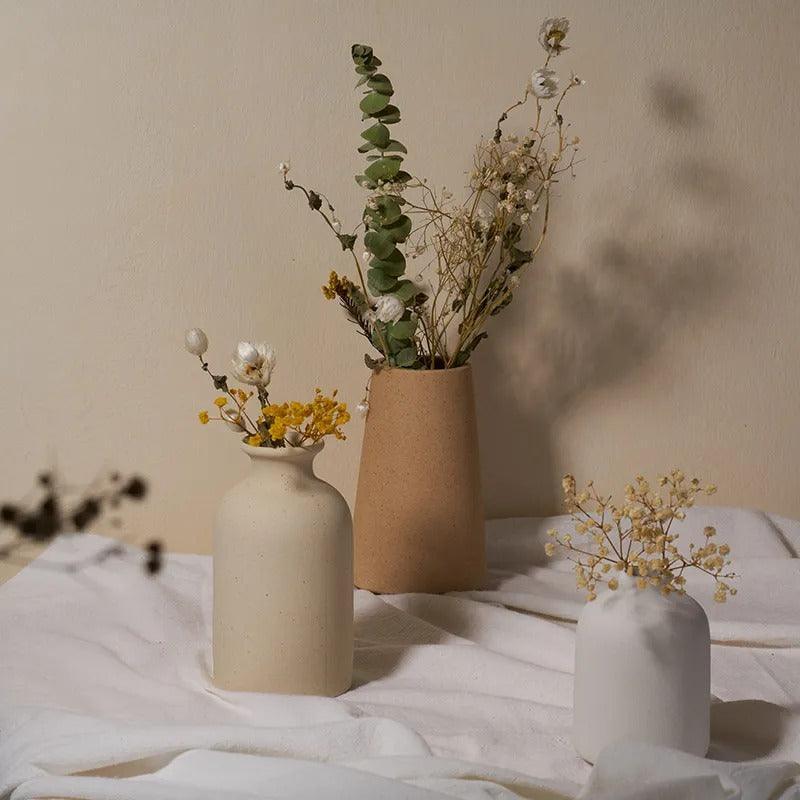 Vase Conique Moderne en Argile Mouchetée