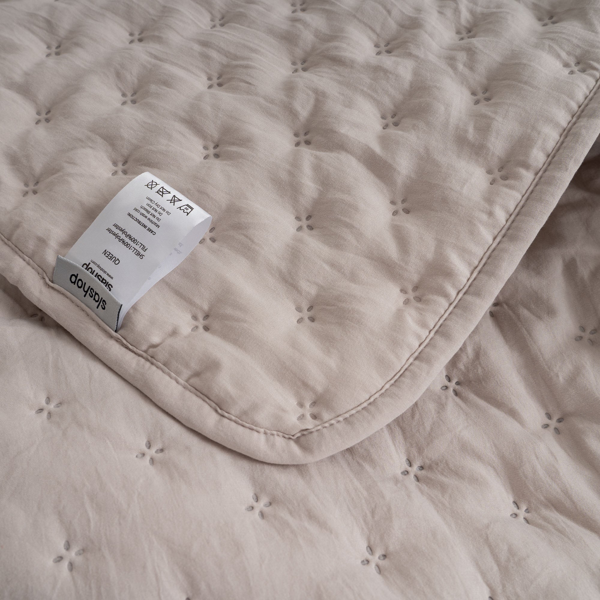 Snag Free Quilt - Pet Friendly