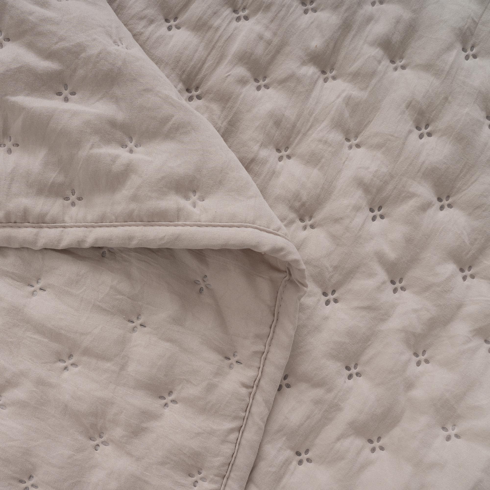 Snag Free Quilt - Pet Friendly