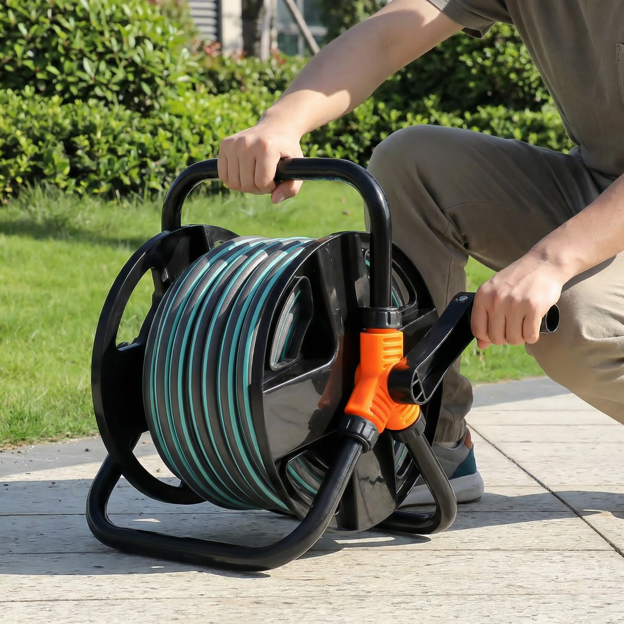 Enrouleur Tuyau Arrosage en Acier Inoxydable | Design Élégant et Pratique pour un Jardin Chic et Bien Entretenu 1