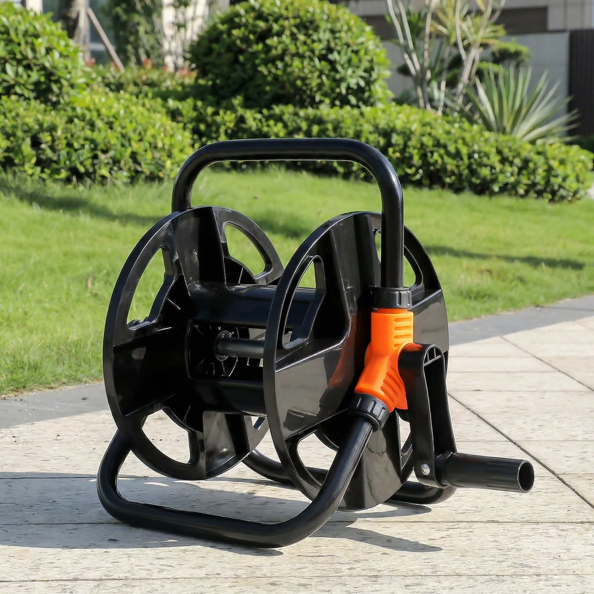 Enrouleur Tuyau Arrosage en Acier Inoxydable | Design Élégant et Pratique pour un Jardin Chic et Bien Entretenu 4