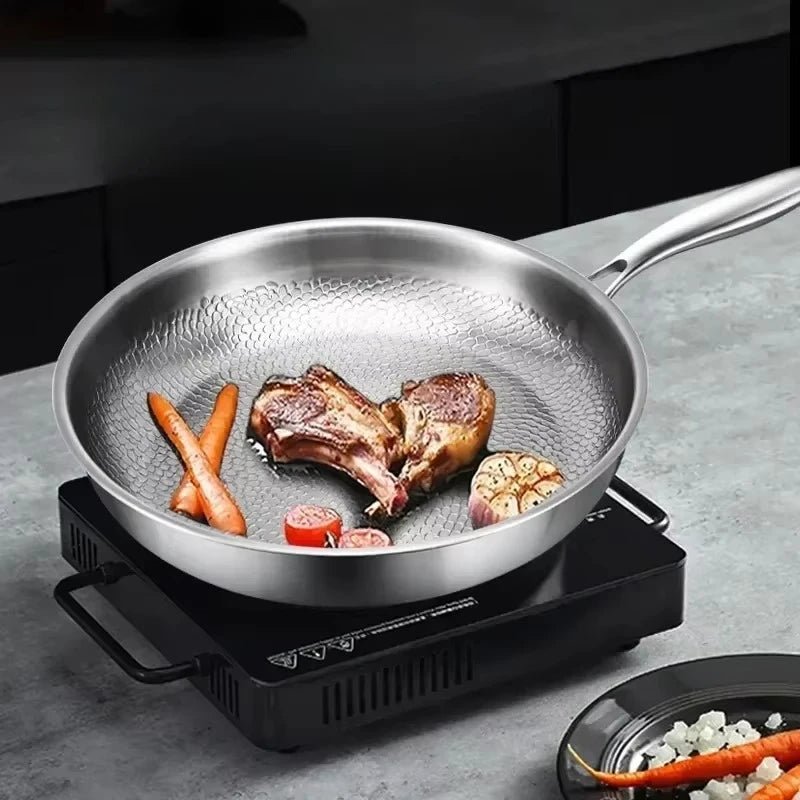 FORGEON | Poêle Antiadhésive en Titane Martelé avec Surface Naturelle | Design Élégant pour une Cuisine Raffinée 1