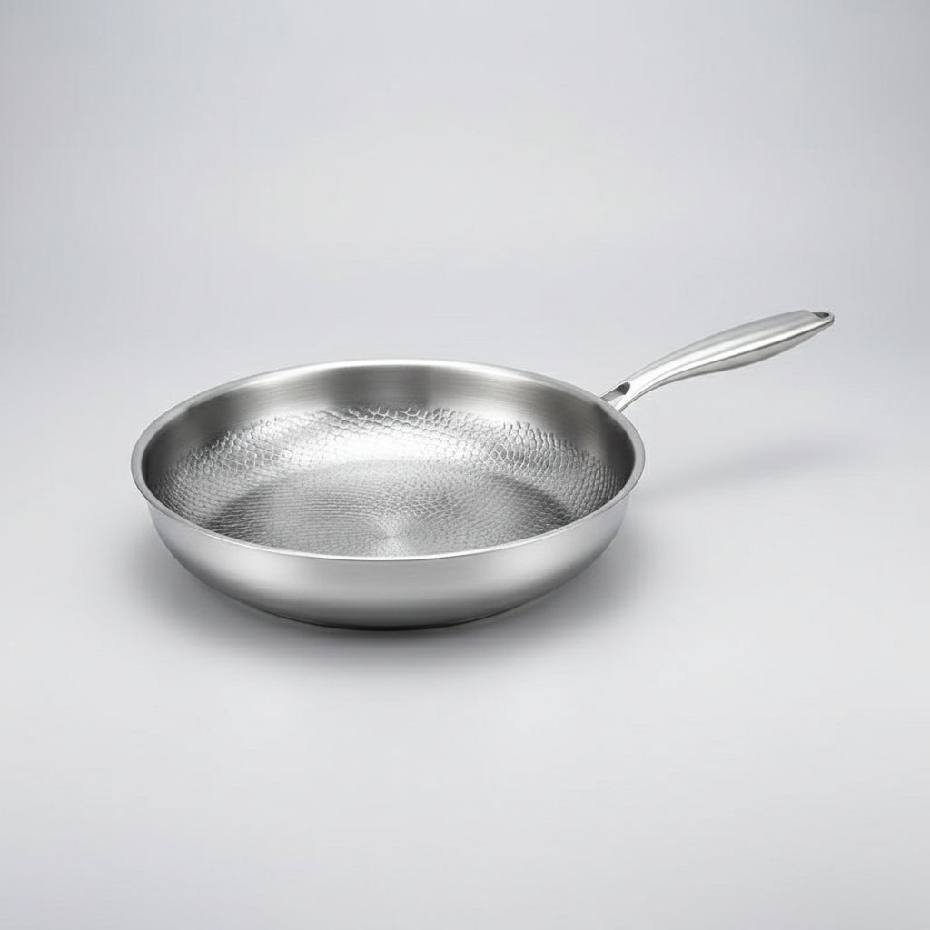 FORGEON | Poêle Antiadhésive en Titane Martelé avec Surface Naturelle | Design Élégant pour une Cuisine Raffinée 10